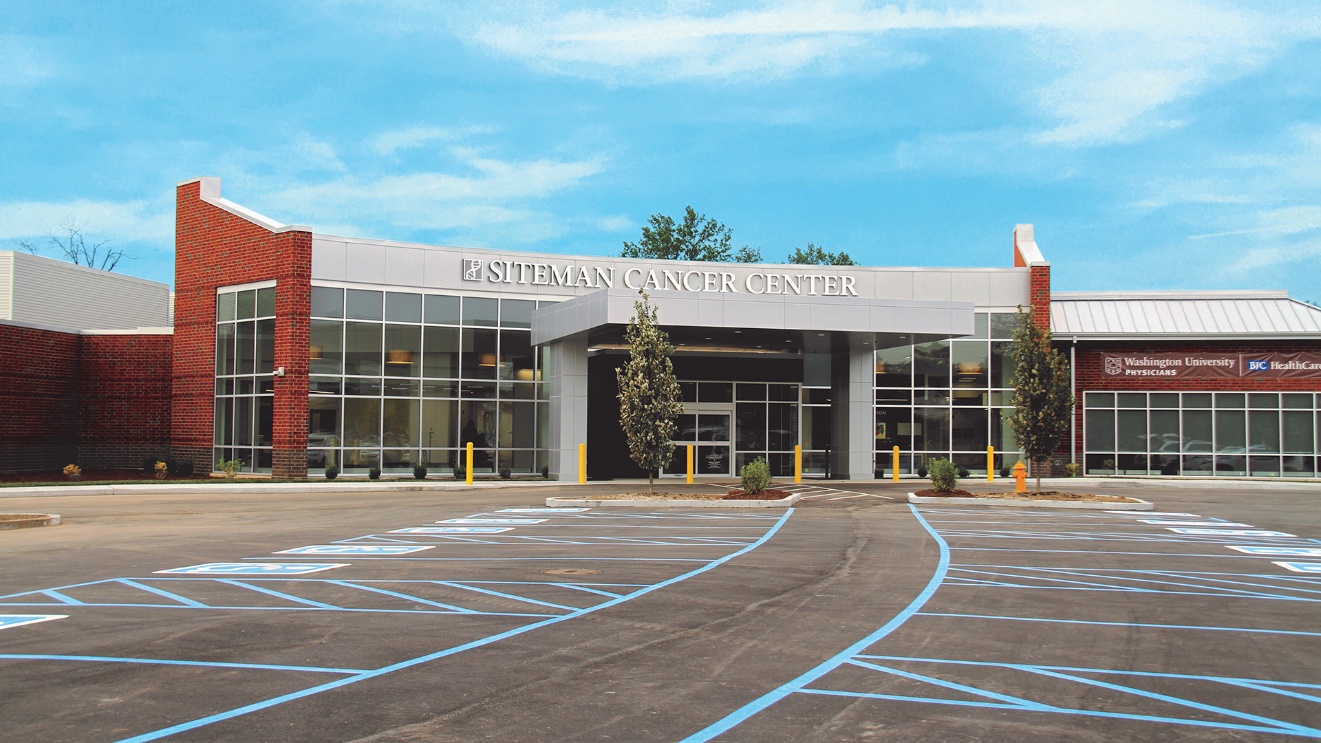 exterior photo of Siteman Cancer Center at Northwest Healthcare